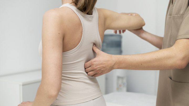 Wie Physiotherapie bei chronischen Rückenschmerzen effektiv helfen kann