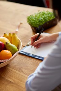 Wie Ernährungscoaching effektiv bei Übergewicht unterstützt