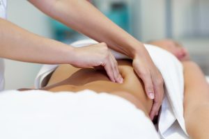 Manuelle Lymphdrainage bei Wassereinlagerungen: Lösung