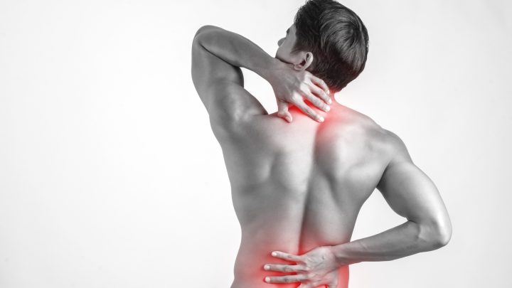 Ein stark belasteter Rücken mit sichtbaren Schmerzpunkten – Physiotherapie bei Rückenschmerzen bietet gezielte Übungen und Therapieansätze für Linderung.