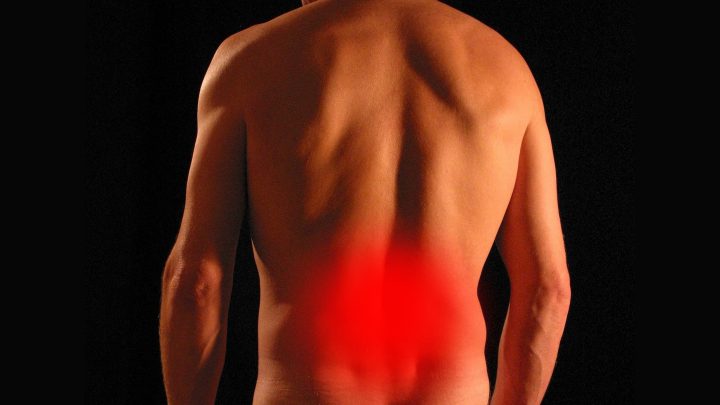 Schallwellentherapie gegen Schmerzen kann gezielt Verspannungen lösen und Heilungsprozesse aktivieren. Erfahre, wann diese Methode sinnvoll ist.