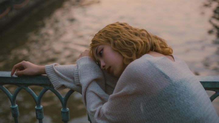 Physiotherapie gegen Depressionen kann durch gezielte Bewegung und Entspannungstechniken helfen, das seelische Wohlbefinden zu verbessern und neue Energie zu finden.