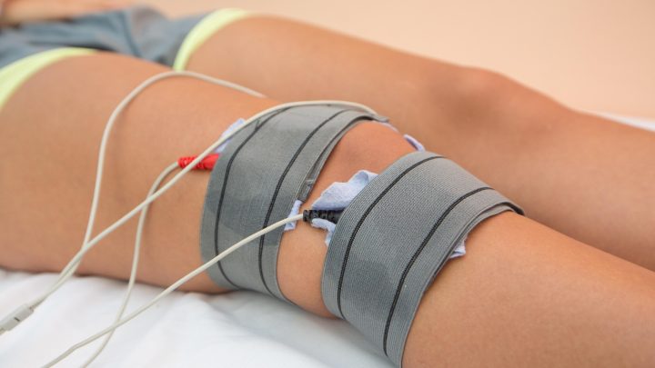 Elektrotherapie kann Schmerzen lindern und die Heilung unterstützen. Erfahre, wie diese Methode funktioniert und ob sie die richtige Therapie für dich ist.