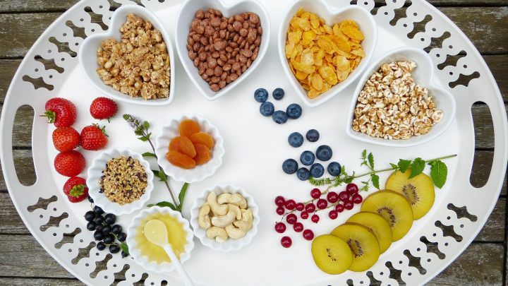 Physiotherapie & Ernährung spielen zusammen eine wichtige Rolle in der Rehabilitation. Erfahre, welche Lebensmittel Heilungsprozesse unterstützen.